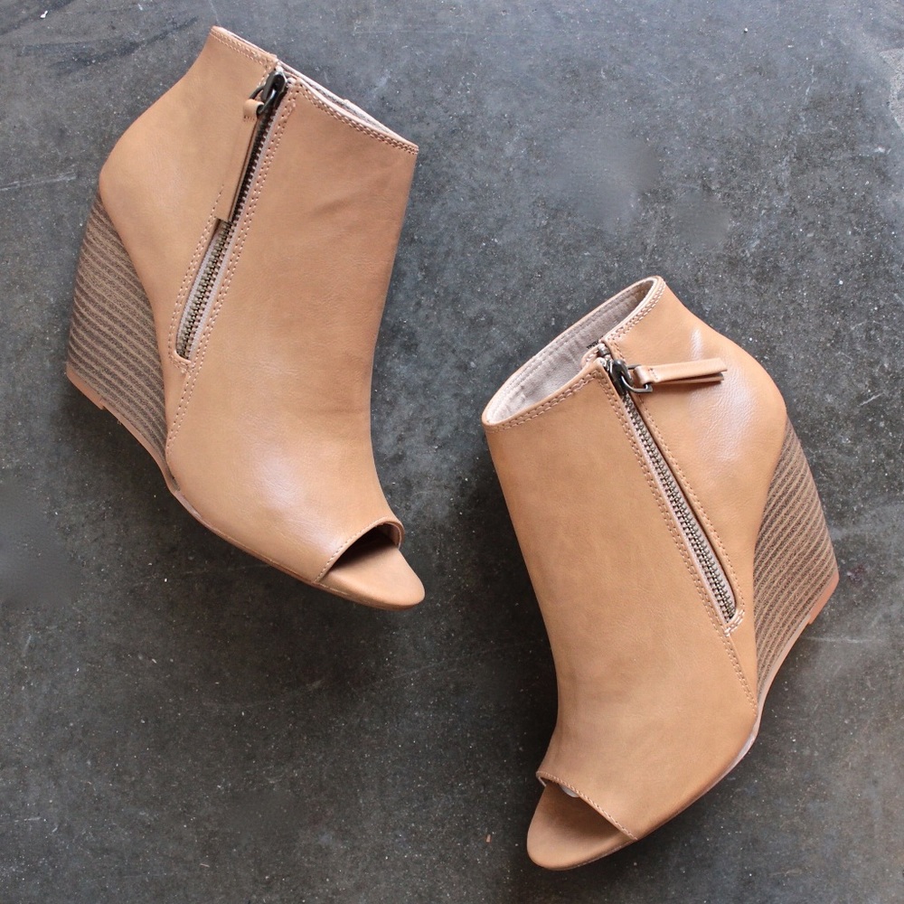 BC Footwear Rebellion peeptoe wedge in Taupe 7.5